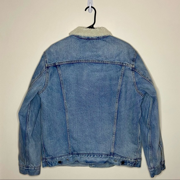 ❌SOLD❌Levi’s Sherpa Trucker Denim Jacket - Picture 7 of 8